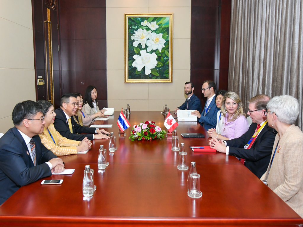 MFAThai's tweet photo. 🇹🇭🇨🇦 รมว.กต. @AmbPoohMaris หารือทวิภาคีกับ @melaniejoly รมว.กต.แคนาดา เมลาณี โฌลี ช่วงการประชุม #AMMPMC ครั้งที่ ๕๗ ที่เวียงจันทน์ ขับเคลื่อนความร่วมมือ 🇹🇭🇨🇦 โดยเฉพาะด้านการค้าการลงทุน พลังงานสะอาด การศึกษา และความสัมพันธ์ระดับประชาชน นอกจากนี้ รมว.กต. แคนาดา ยังร่วมแสดงความยินดีต่อความก้าวหน้าของไทยที่มี พ.ร.บ. สมรสเท่าเทียมด้วย (๒๕ ก.ค. ๖๗)