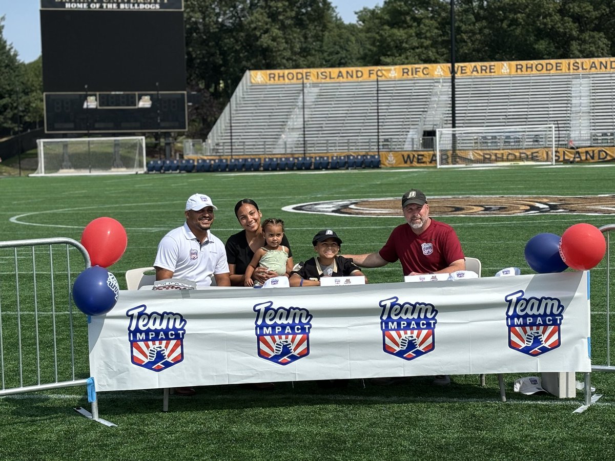 IT’S OFFICIAL

We welcomed Julian Liete to our Bulldog Family! 🐶✍️