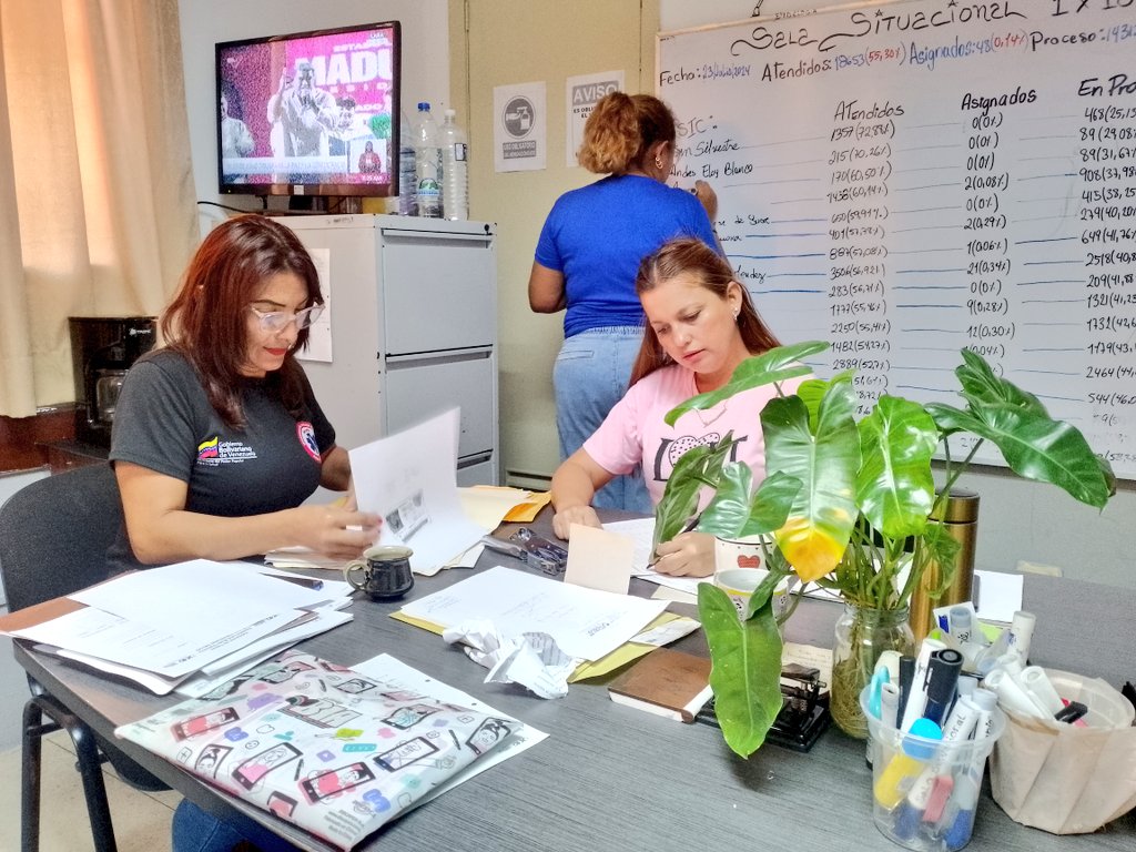 #Barinas 🇻🇪📢 Continúa activa la Sala Situacional de la Dirección Estadal de Salud atendiendo las solicitudes realizadas en el Sistema 1x10 del Buen Gobierno. Una fórmula accesible para brindar respuesta al pueblo. 
#JuntosPorCadaLatido