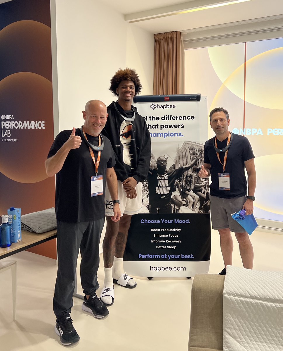 BeHapbee's tweet image. Connecting with top athletes has been incredible! Their insights on performance and recovery gaps help us see where we'll make the biggest impact. Thanks to everyone who has stopped by and to those still wearing Hapbee... keep vibing! 💪🔋#nbpa #innovation #performance #recovery