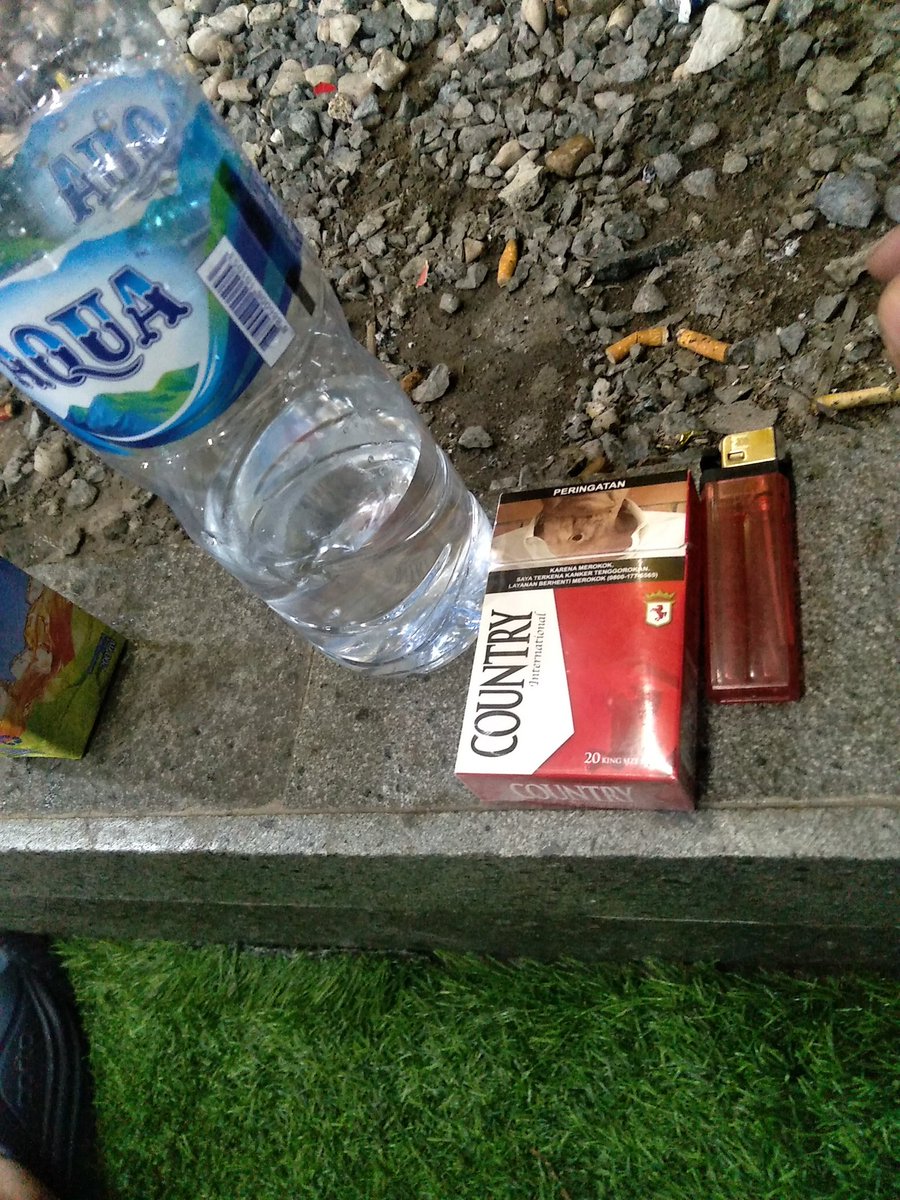 debujalanan_'s tweet photo. @rokok_indonesia https://t.co/pLY3BZPtgY