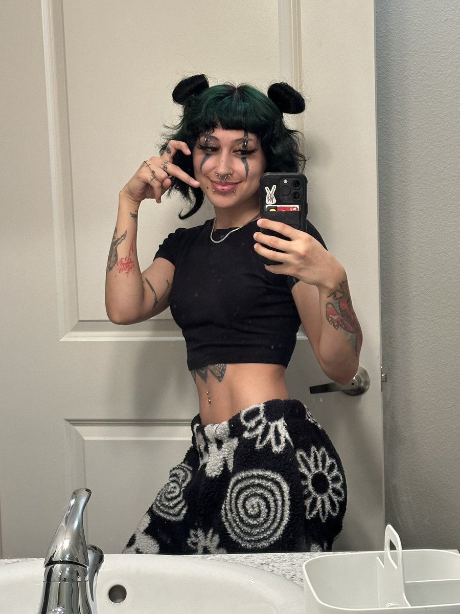 CYBERXSPRITE's tweet photo. t(>.<t) https://t.co/KSDqTbzLIl