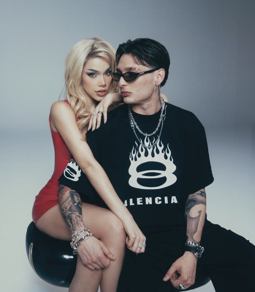 PesoPlumaToday's tweet photo. “TOMMY Y PAMELA” sube 4 puestos en el Top  Songs Global, alcanzando nuevo peak en el puesto  #181 con 1,258,361 streams. Además, logra un nuevo peak en el Top 10 de Spotify México, situándose en la posición #5 (+1) con 952,597 streams. 🇲🇽 https://t.co/QiiNIWYQZj