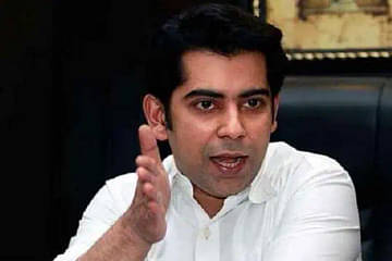 Police have arrested Bangladesh Jatiya Party chairman Andaleeve Rahman Partha from his Gulshan residence in the capital on Thursday morning.

He has been sent to court over allegations of burning bridge building in mohakhali. 

#Bangladesh
#StudentsUnderAttack
#StepDownHasina