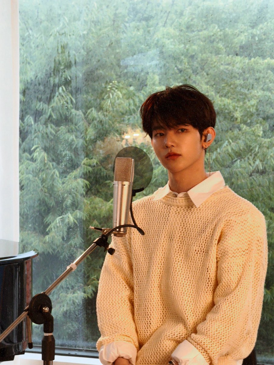 ZB1_official's tweet photo. _𝗭𝗘𝗥𝗢𝗙𝗢𝗖𝗨𝗦

Special 한 하오 생일을 더욱더 Special ✨
하게 만들어준 하오의 목소리🎶

제로즈~ 좋아해줘서 고마워🌹💙

#ZEROBASEONE #ZB1 
#제로베이스원 https://t.co/hVn4dqZxRc