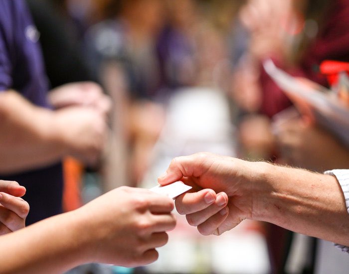 Ben je bezig met het plannen van een netwerkevenement? Wij hebben 9 tips om je event onvergetelijk te maken! 🤩
.
vkoz.nl/9-tips-voor-ee…
.
#VKOZ #zakelijkevenementenbureau #Rotterdam #eventtips #liveevenement #eventmarketing #livecommunicatie