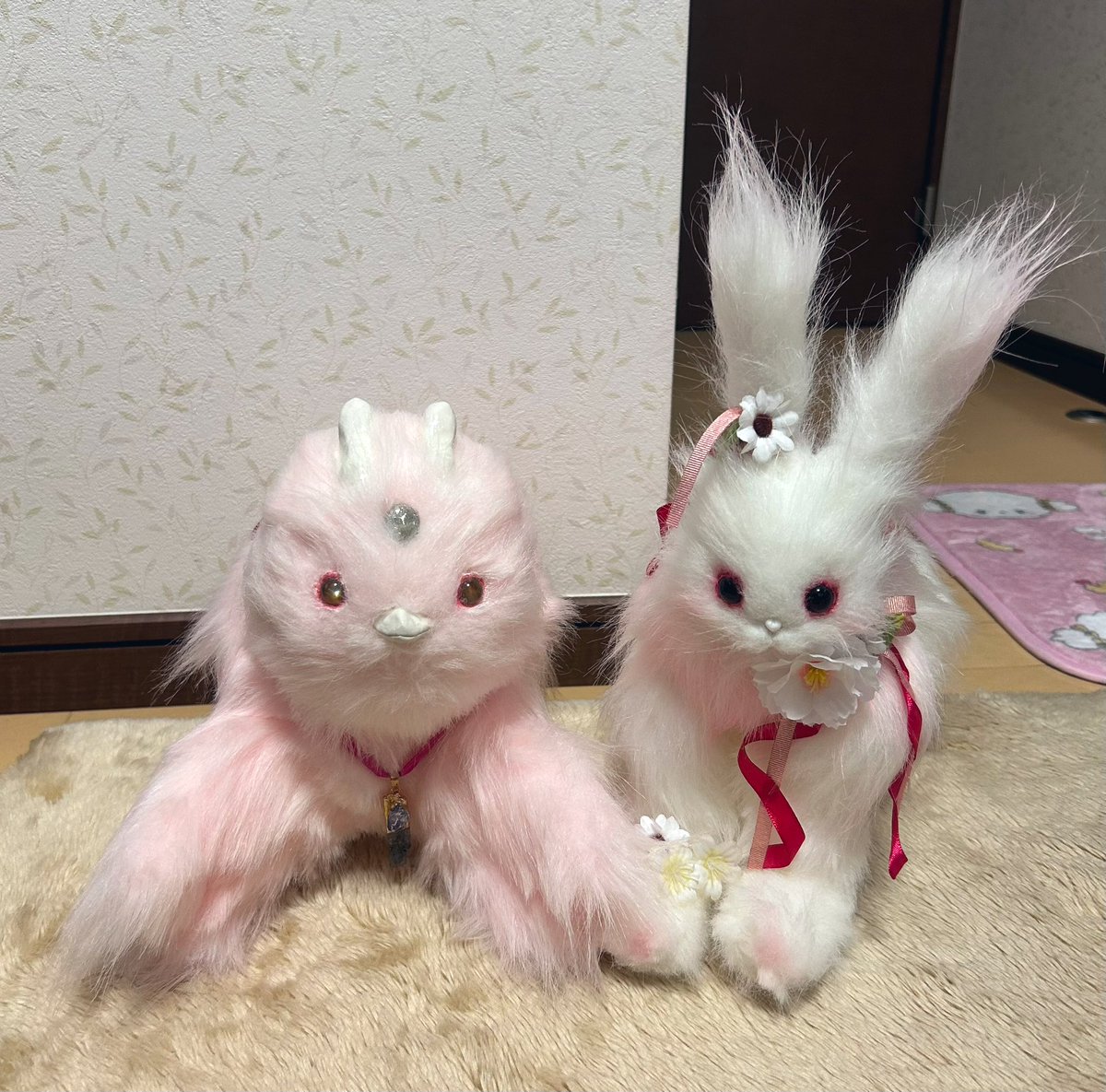 ルプアさんとたまちゃんのおしり🍑
同じ白昼夢としての遺伝子(?)を感じる🥺💕
どこを切り取っても2人ともかわいいねぇ🥰
ならんだサイズ感は同じくらい！🐰🐥

#白昼夢報告書