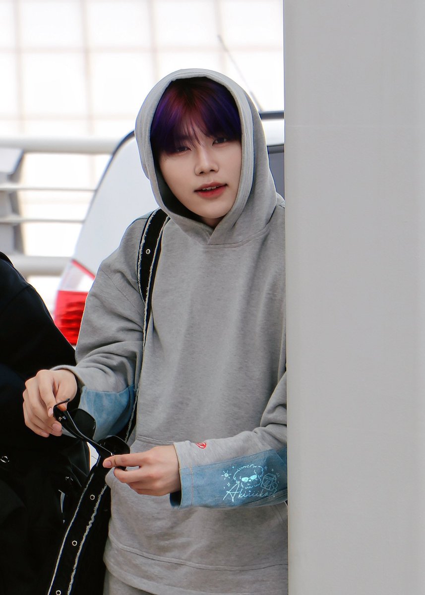 240725 INC 

😎🕶️😳

#ZB1 #朴乾煜 #박건욱 #PARKGUNWOOK #パクゴヌク #ZEROBASEONE #제베원 #제로베이스원