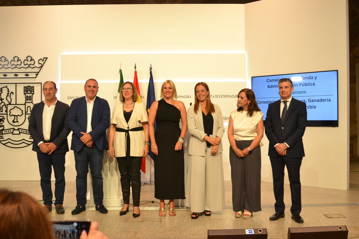 Los más de 300 asociados de <a href="/CooperativasExt/">Cooperativas Agro-alimentarias Extremadura</a> contarán con tres nuevas lineas de avales por parte de <a href="/ExtravalS/">EXTRAVAL SGR</a> , mediante las que tendrán condiciones más ventajosas para afrontar inversiones y disponer de anticipos de ayudas públicas, entre otras #EfeExtremadura