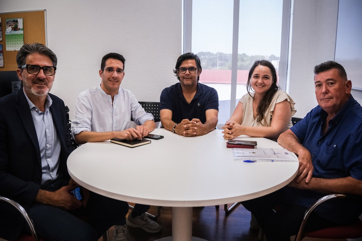 🤝 Representants de l’Ajuntament i d’Agbar es van reunir la setmana passada per posar en comú la situació de la xarxa de distribuciói estudiar com aplicar els recursos que facilitarà la Diputació de Barcelona per renovar-la.
ℹ️  badiadelvalles.cat/document.php?i…
#Badia #BadiaDelVallès