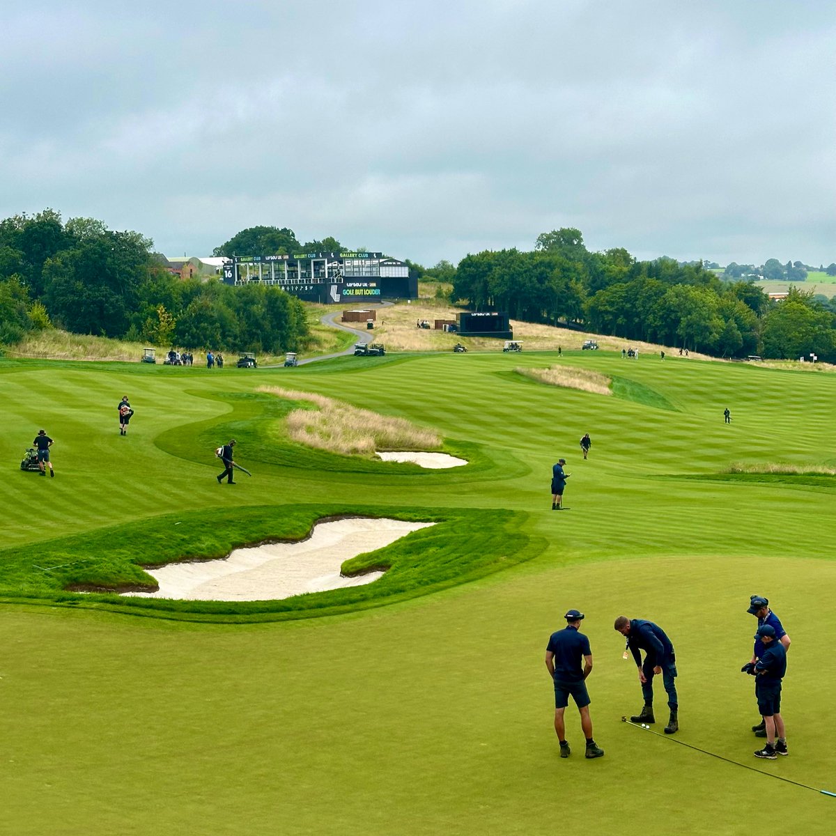 CJBents's tweet image. Morning preparations @JCBGolfCC @livgolf_league 🚜⛳️🔥💥🇬🇧