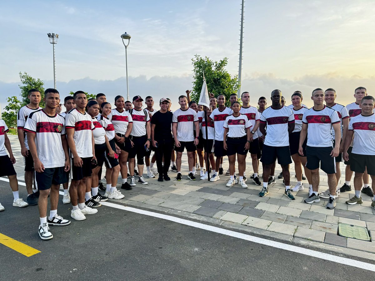 AlejandroChar's tweet photo. Desde nuestro Gran Malecón, saludando a todo el Batallón de apoyo y servicios para el Combate No. 2. Todo mi cariño y apoyo siempre! https://t.co/WO0ZIehGkZ