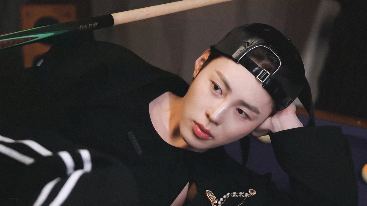 always_SENG's tweet photo. 🎱🙏

#하성운 #HASUNGWOON @gooreumseng https://t.co/HhVK1GmBOr