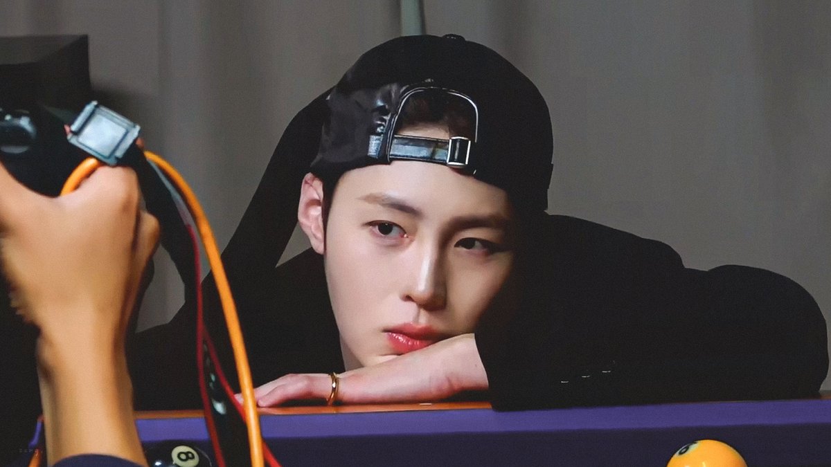 always_SENG's tweet photo. 🎱🙏

#하성운 #HASUNGWOON @gooreumseng https://t.co/HhVK1GmBOr