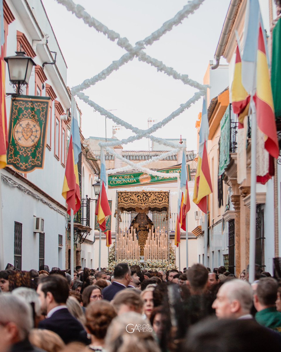 Historia de Brenes,
que sin ti no sería nada,
y sin ti nada es igual
Porque no habría historia
que nadie supiese contar
Sin nombrar a la madre de Dios
Dolores en su Soledad
La reina y señora sin igual...