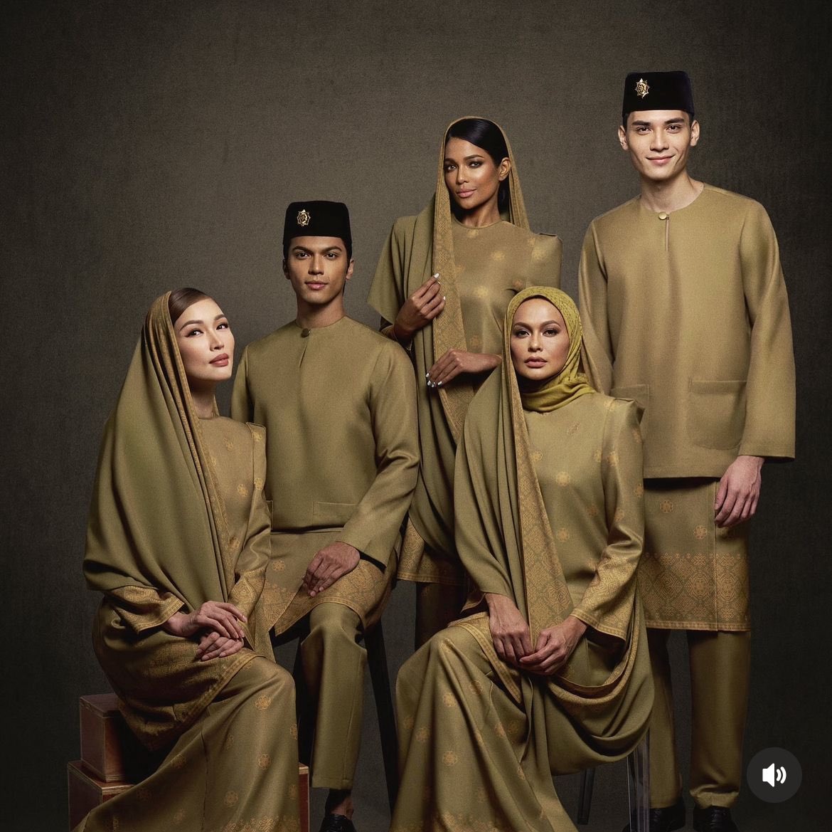 Baju untuk kontinjen Malaysia dekat Olimpik Paris oleh Rizman Ruzaini. Semangat pahlawan!