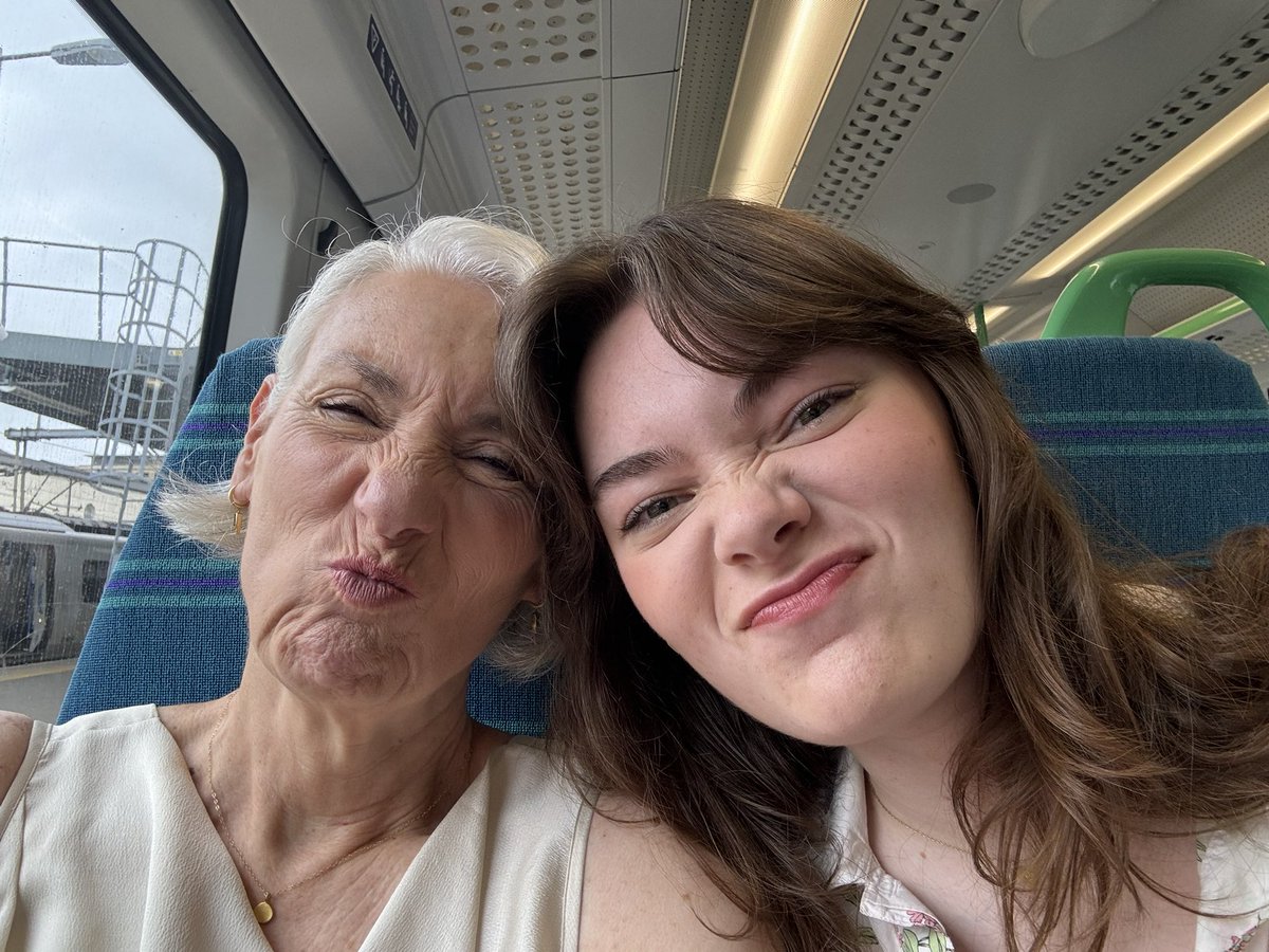 TerryBamberger's tweet image. In London recall day w my lovely chaperone!! Here we go, People! 😻🎭🙏🎥 #actorslife #gratefulactor #lovemyagent #casting @talent_ap