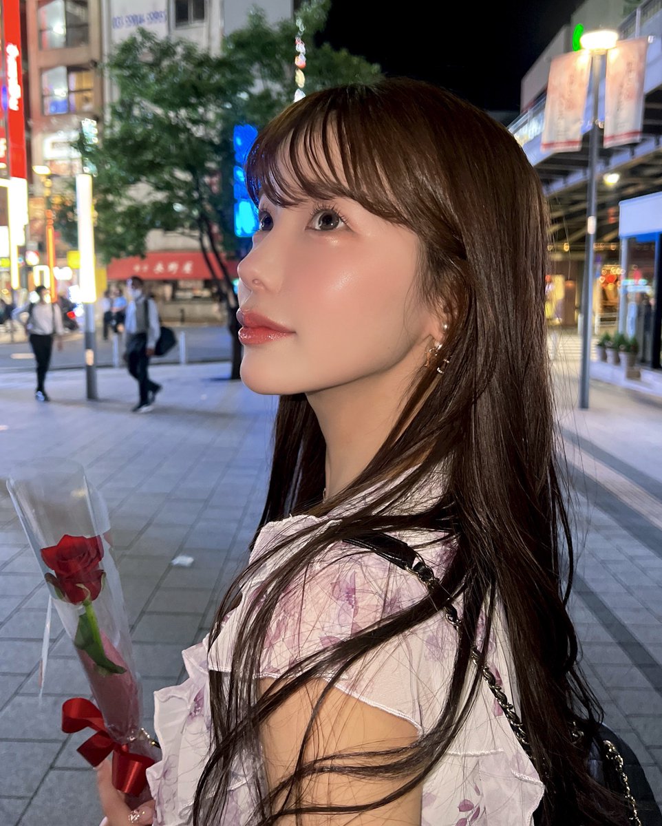 emk_oooo's tweet photo. ツヤ肌命の私が衝撃受けた...😳
ㅤ
内側からの発光感×色気ツヤ爆誕ハイライトだった。夏のツヤメイク可愛いから即スタメン入り🤍 https://t.co/LLETJH7bnk