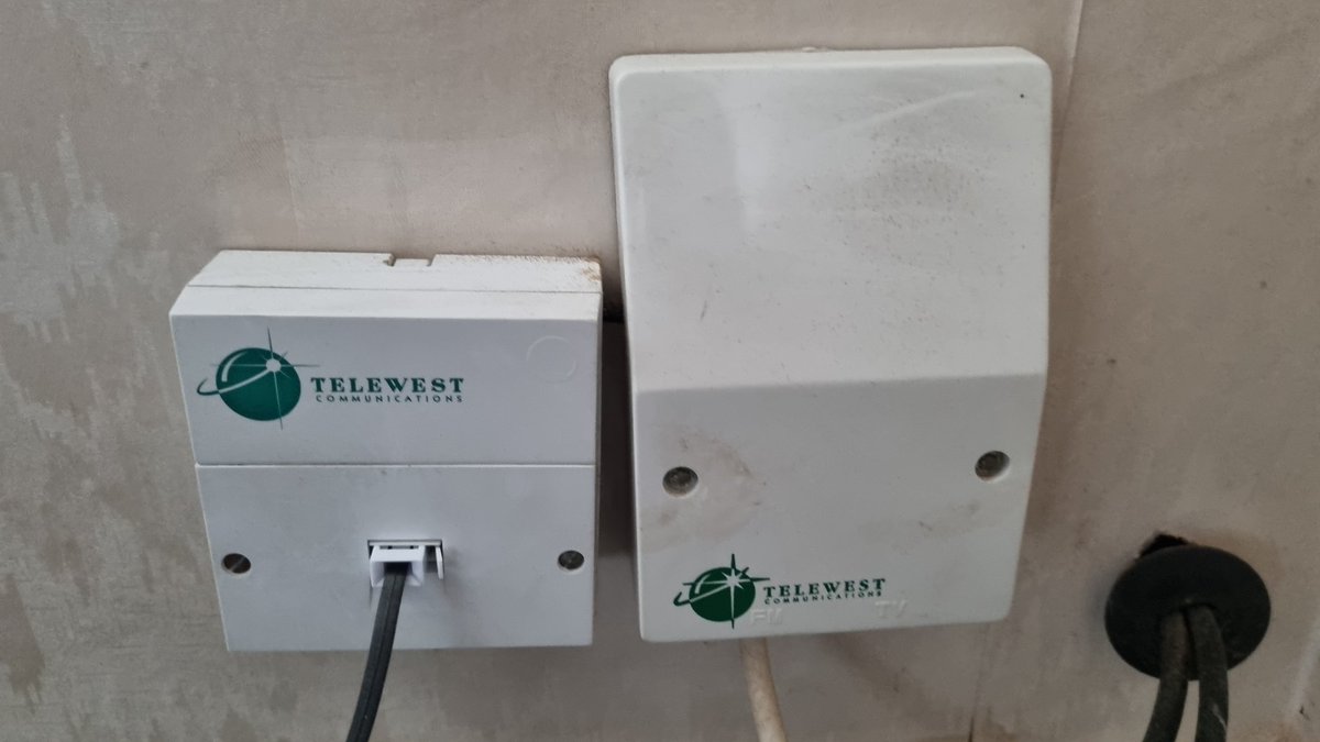 LelluR's tweet image. I finally gave up #virginmedia as it became ridiculously expensive. My sockets went back to the old #Telewest era. Hello @CommunityFibre!