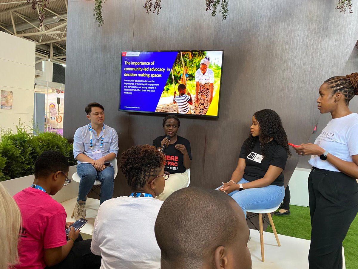 unicef_aids's tweet photo. 📌#AIDS2024
#GlobalAllianceEndAIDS Community Champion @BahatiHauleTz engaging with fellow young people at the @ViiVHC session. The session's focus is on the importance of community-led advocacy in decision making spaces.
#PutAdolescentsFirst #PutChildrenFirst https://t.co/tMyWBCstNU
