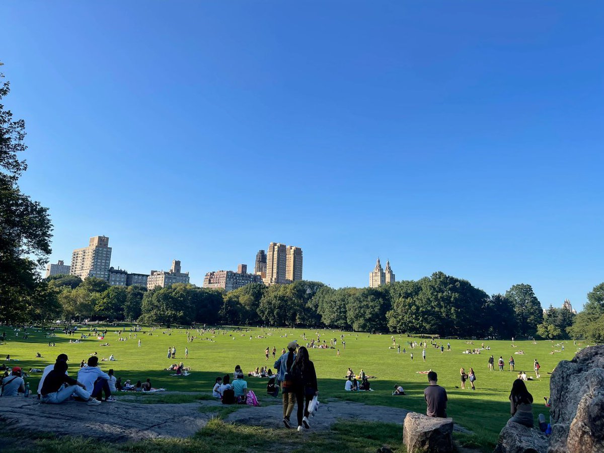 Laughingpearw's tweet image. Take a walk on the vast lawn and feel the natural atmosphere