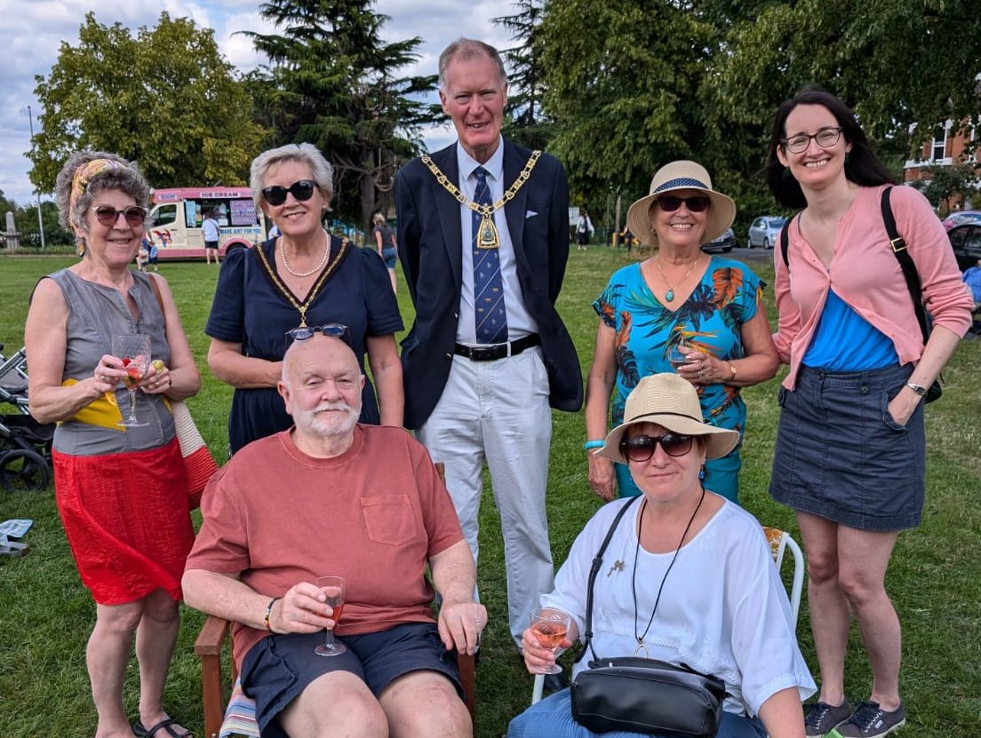 A very pleasant afternoon in the sun at <a href="/catoralexandra/">Friends of Cator and Alexandra</a>'s Music in the Park at Alexandra Rec in Penge on Sunday.

Local groups the Squawkers and Strummers &amp; the Sydenham Singers performed as the Mayor &amp; Mayoress joined local residents enjoying their picnics.

#ProudOfBromley