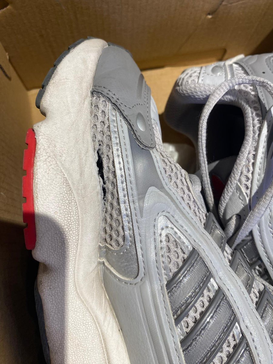 Es kaza Adidas Ozmillen ayakkabı almayın arkadaşlar. Kızıma aldık 3 ayda ayakkabı yırtıldı. Marka 'ayakkabıda sorun yok' diyor. Müşteri memnuniyeti bu kadar Adidas'ta. Bilginiz olsun. RT yapıp yayılmasına destek olursanız sevinirim. <a href="/AdidasTurkiye/">Adidas</a>