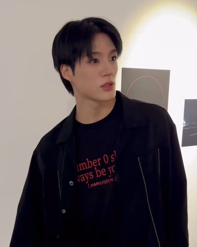 kittennuay's tweet photo. เสื้อตุวเดียวกันแต่ https://t.co/Xq8B6bic3L
