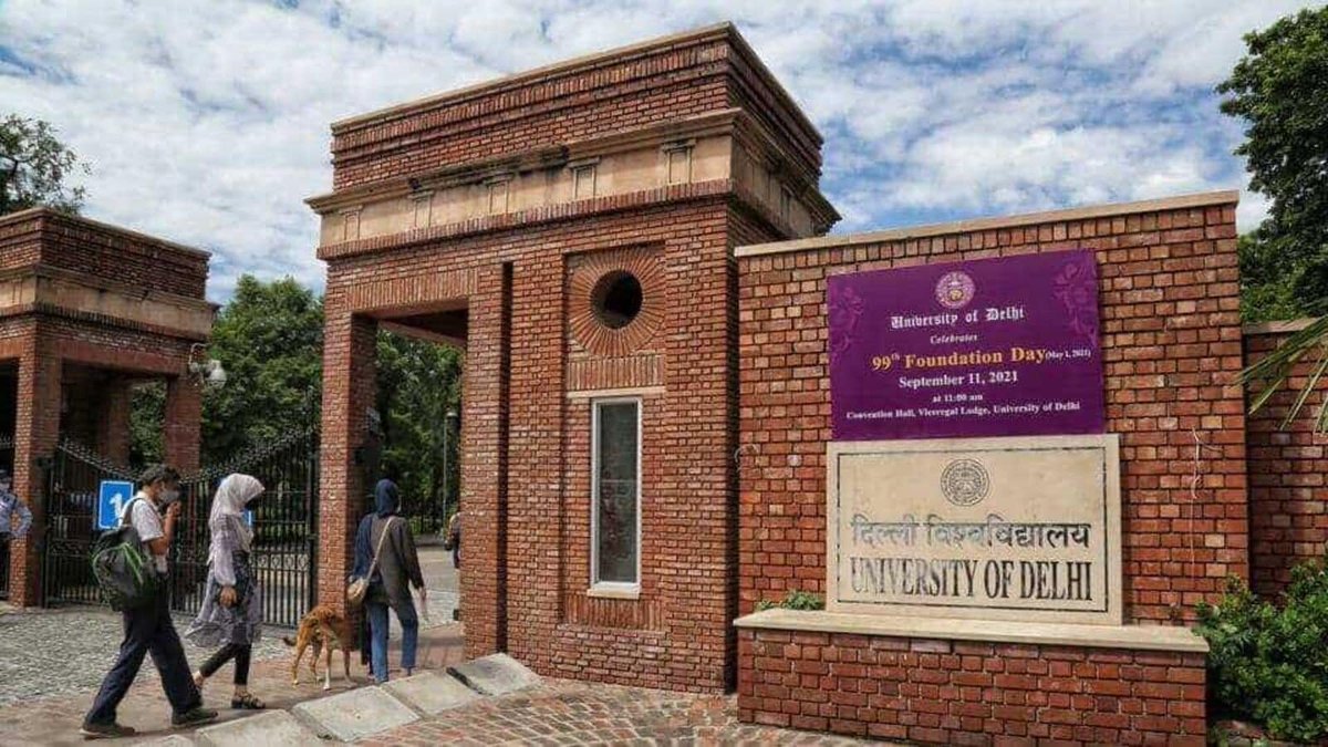 ritamapp_'s tweet photo. दिल्ली विश्वविद्यालय ने किया बड़ा बदलाव!
अब UG स्टूडेंट्स को पास होने के लिए लाने होंगे 63 परसेंट अंक
पहले 50 परसेंट अंक होने पर स्टूडेंट्स को प्रमोट कर दिया जाता था
#DelhiUniversity #UGStudents #NEP2020 https://t.co/KtfNye1Ntw