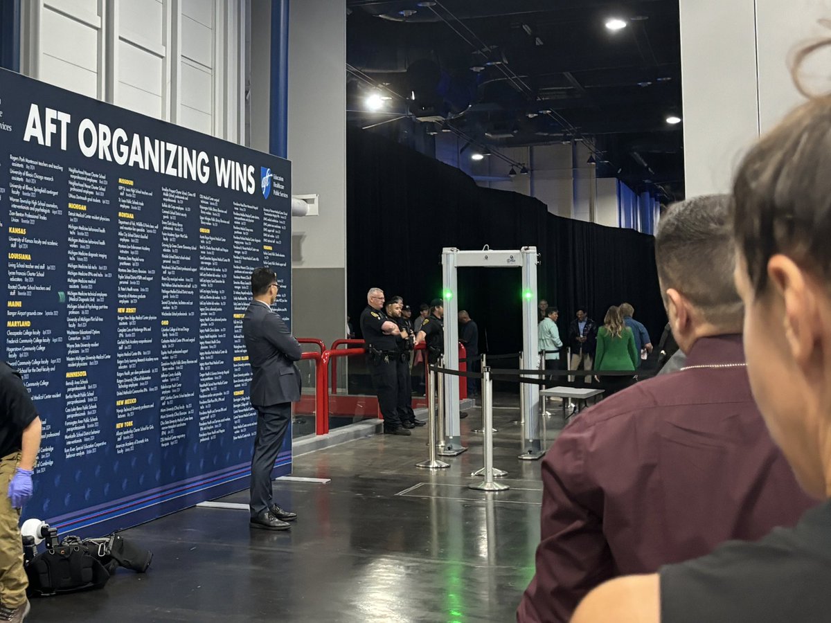 Morning! Vice President Kamala Harris is in Houston. Harris will be the keynote speaker at the American Federation of Teachers national convention. 

📍GRB Convention Center <a href="/HoustonPubMedia/">Houston Public Media</a>