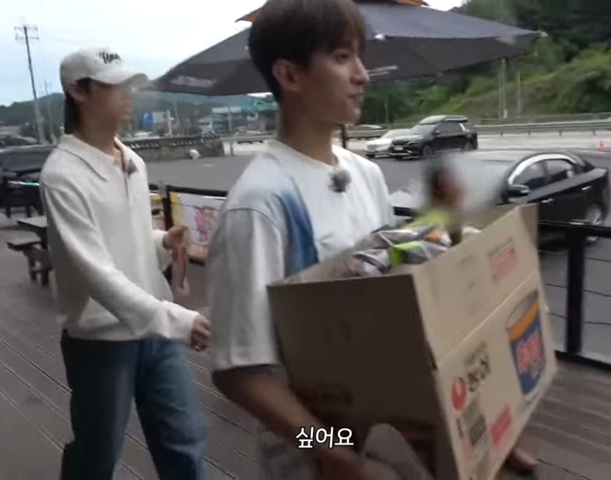 휴게소마트에서 과자 저만큼 고른거 저희 준맞죠..