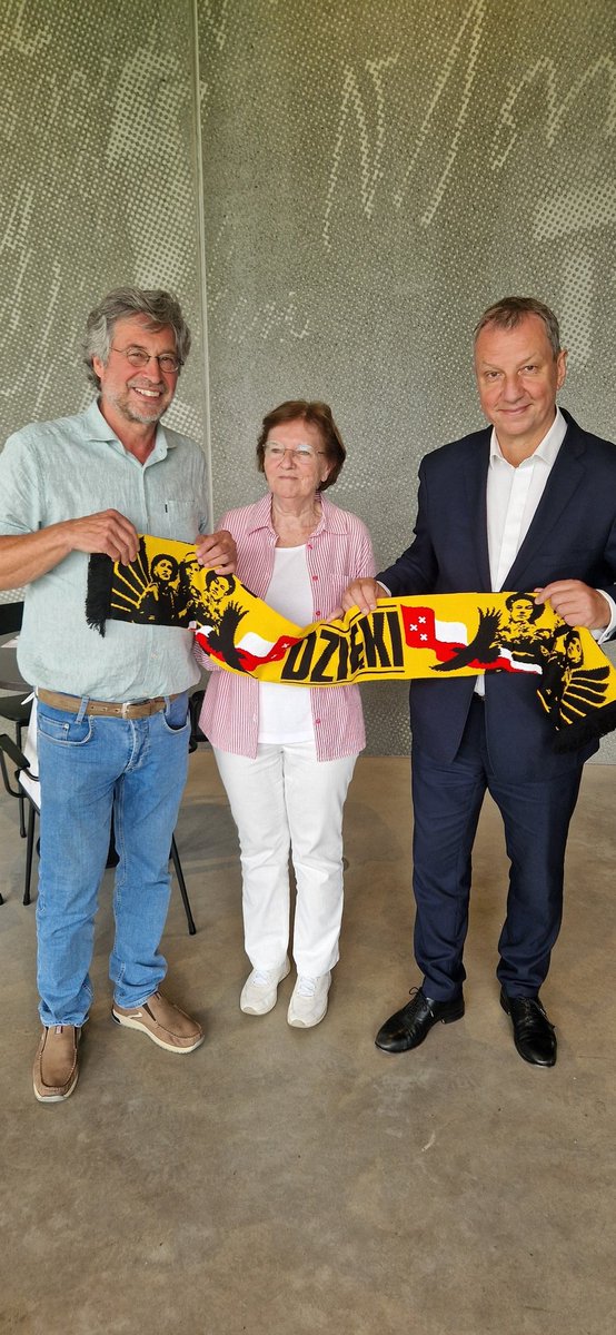 Tom Berendsen (@tbwberendsen) on Twitter photo Vandaag ontving ik samen met loco-burgemeester <a href="/JeroenBruijns/">Jeroen Bruijns</a> mijn collega <a href="/AndrzejHalicki/">Andrzej Halicki MEP</a>, delegatieleider van de Poolse <a href="/EPPGroup/">EPP Group</a>, in Breda. We bezochten het Poolse militaire ereveld en het Maczek Memorial ter ere van onze Poolse bevrijders. Vandaag ontving ik samen met loco-burgemeester <a href="/JeroenBruijns/">Jeroen Bruijns</a> mijn collega <a href="/AndrzejHalicki/">Andrzej Halicki MEP</a>, delegatieleider van de Poolse <a href="/EPPGroup/">EPP Group</a>, in Breda. We bezochten het Poolse militaire ereveld en het Maczek Memorial ter ere van onze Poolse bevrijders.