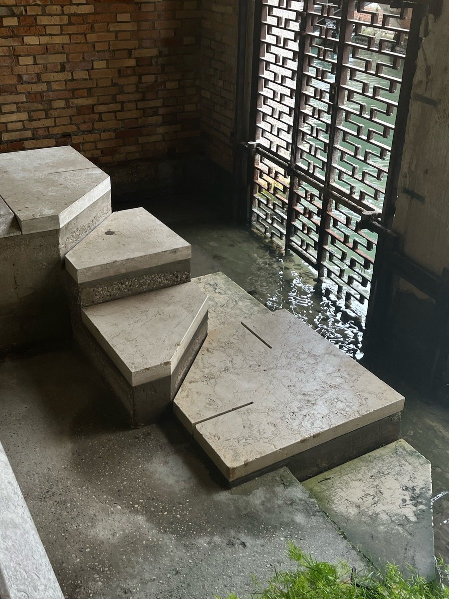 140ghostdance's tweet image. Carlo Scarpa stairs in Venice