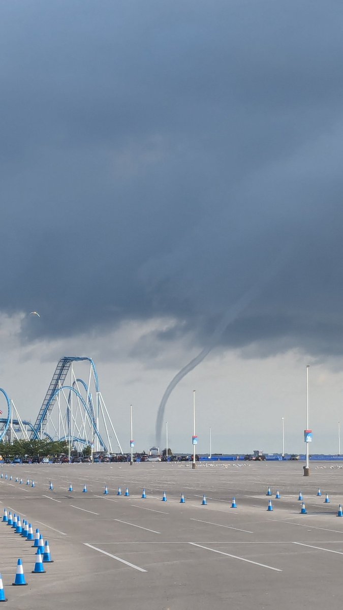 Waterspout off the coast of Cedar Point <a href="/NWSCLE/">NWS Cleveland</a>
