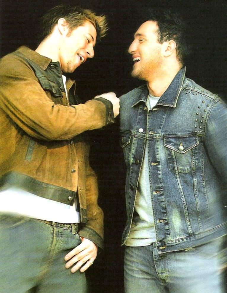 DunkJamesItaly's tweet photo. #duncanjames #duncanjamesfromblue #antonycosta #antonycostafromblue #troback https://t.co/Y84jvuuHOs