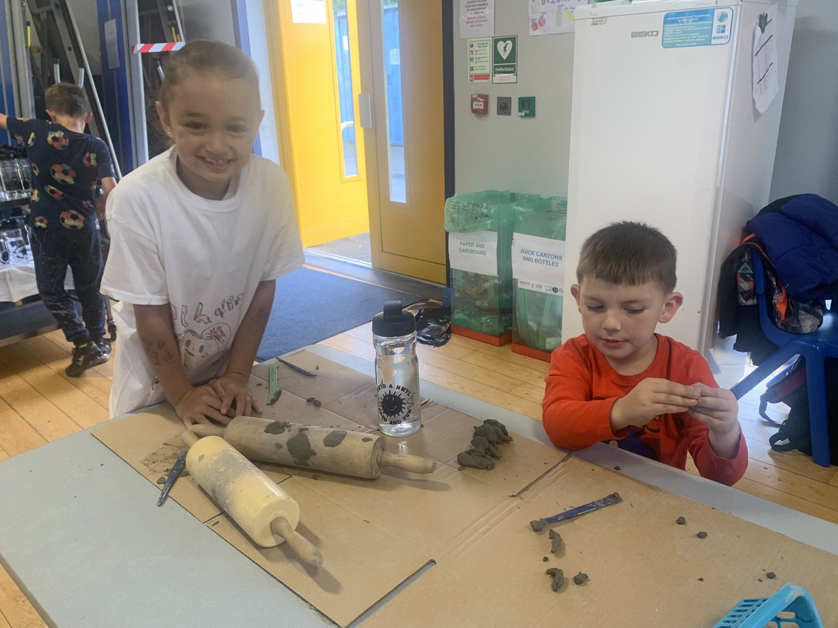 Lots of indoor games, sports and craft today at Hywel Dda’s  Food and Fun holiday club. We’re having a great time 😊. <a href="/FoodandFunCdiff/">Cardiff Food and Fun</a> <a href="/foodandfunwales/">Food and Fun Wales</a>