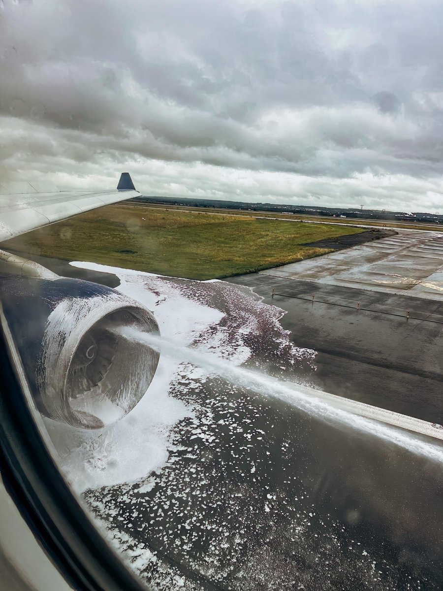 AAF_Aviation's tweet photo. Le vol #DL95 du Delta Airbus A330-300 (N806NW) reliant #Paris CDG à Détroit a refusé de décoller car il a reçu un avertissement d'incendie de son moteur l'aéroport de Paris Charles de Gaulle le 23 juillet dernier.
📸 Patrick Hubbard https://t.co/IVqQzYzy5z