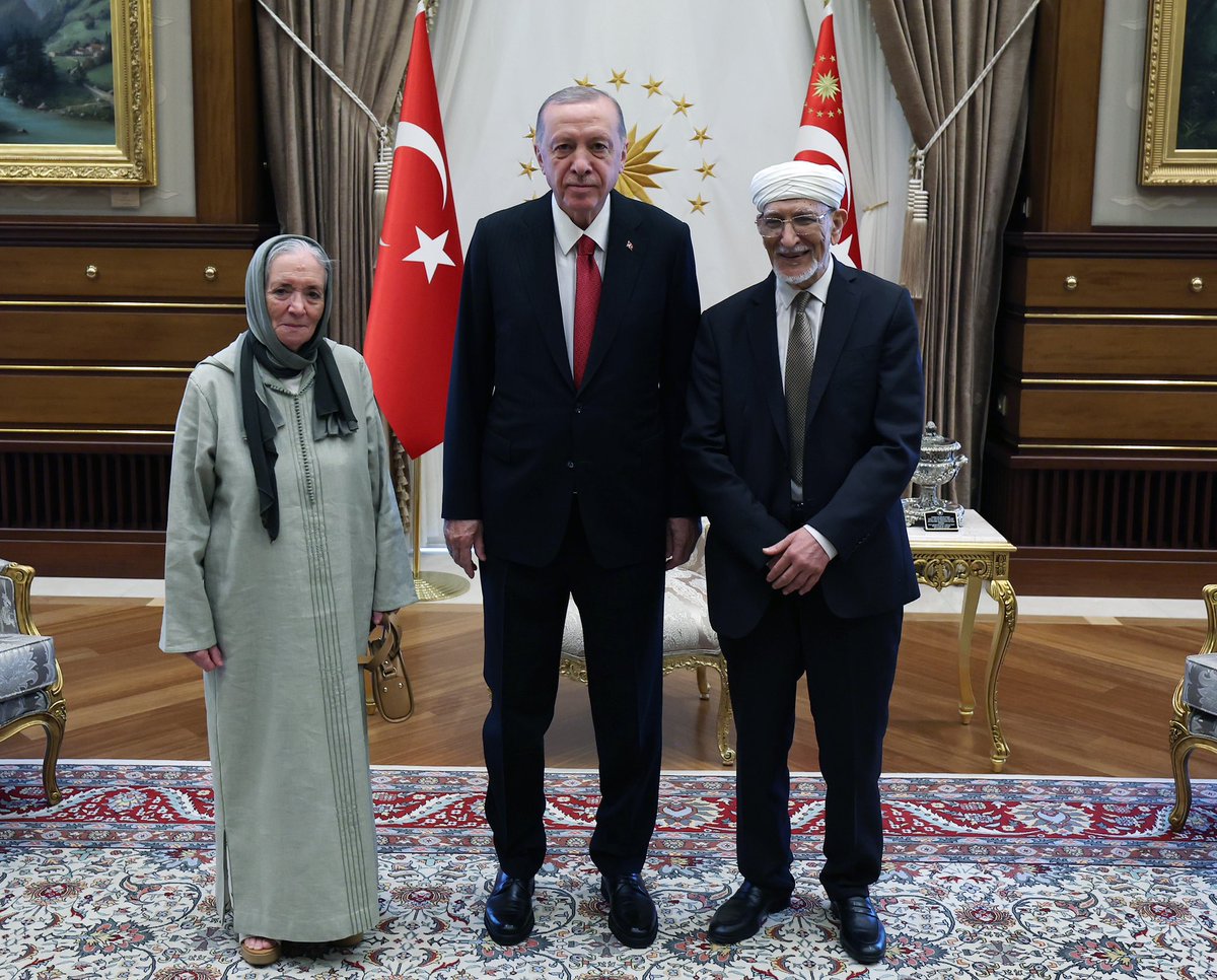 Cumhurbaşkanımız <a href="/RTErdogan/">Recep Tayyip Erdoğan</a>, Arap dünyasının önde gelen düşünürlerinden Faslı filozof Prof. Dr. Taha Abdurrahman'ı, Cumhurbaşkanlığı Külliyesinde kabul etti.
