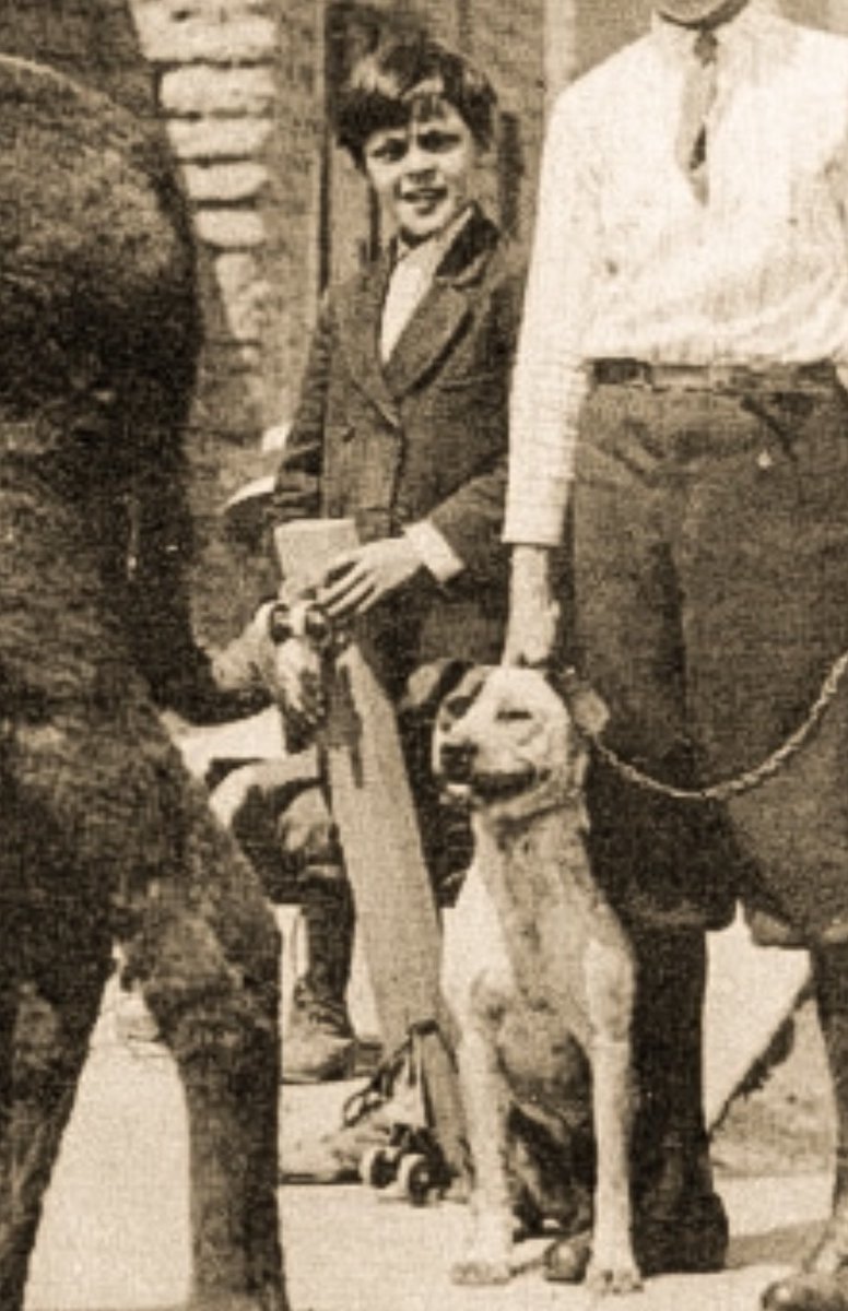 👀 If this photo is real we’re talkin’ serious history. We’re investigating rn, but if anybody has a lead we’re all ears.