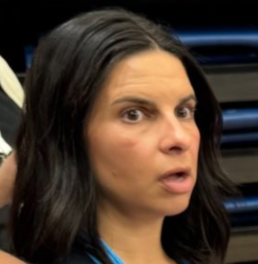 DDenangg's tweet photo. @MarcJSpears @usabasketball What did she see? https://t.co/CEdUYFRvjw