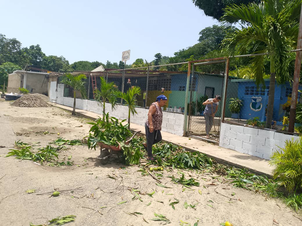 Yelitze Santaella (@_laavanzadora) on Twitter photo Con compromiso junto a las Bricomiles atendemos las infraestructuras educativas afectadas.
Así van quedando el C.E.I. Luis Felipe Brión y la E.B. Chirigua.
<a href="/NicolasMaduro/">Nicolás Maduro</a> @MPPEDUCACION Con compromiso junto a las Bricomiles atendemos las infraestructuras educativas afectadas.
Así van quedando el C.E.I. Luis Felipe Brión y la E.B. Chirigua.
<a href="/NicolasMaduro/">Nicolás Maduro</a> @MPPEDUCACION