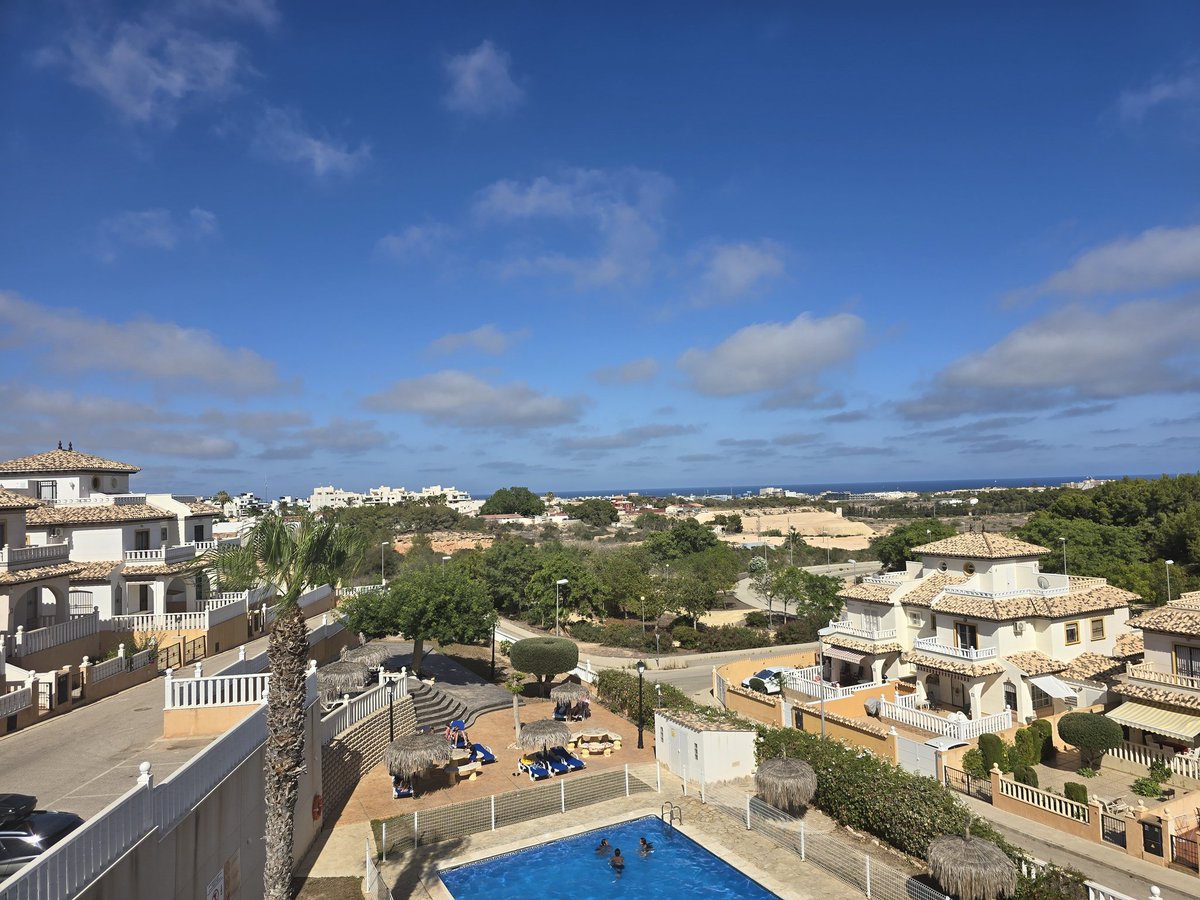 asil_pea's tweet photo. Good to be back 🏖☀️🍺😁 https://t.co/mSgA9OmjFA