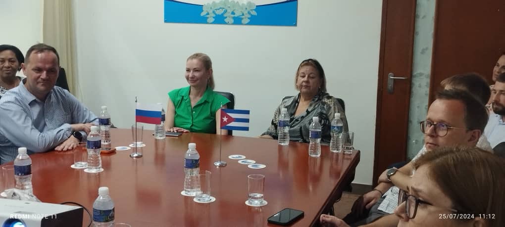 HabanaOnat's tweet photo. 🔺En estos momentos la delegación rusa de SFIR🇷🇺 se encuentra en el Centro de Datos, donde se les explica las funciones del centro, servicios que ofrecen, estructura y sus tecnologías.
#ONATDECUBA
#SFIr🇷🇺 https://t.co/IASlxCTu23