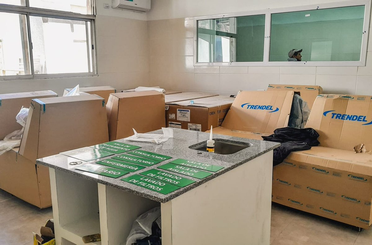 El Intendente Rodrigo BrizuelayDoria junto al viceintendente Marcos Dallaglio, visitó la obra de remodelación que permitirá contar con una moderna sala de diálisis del Servicio de Hemodiálisis en el hospital Eleazar Herrera Motta de Chilecito.
