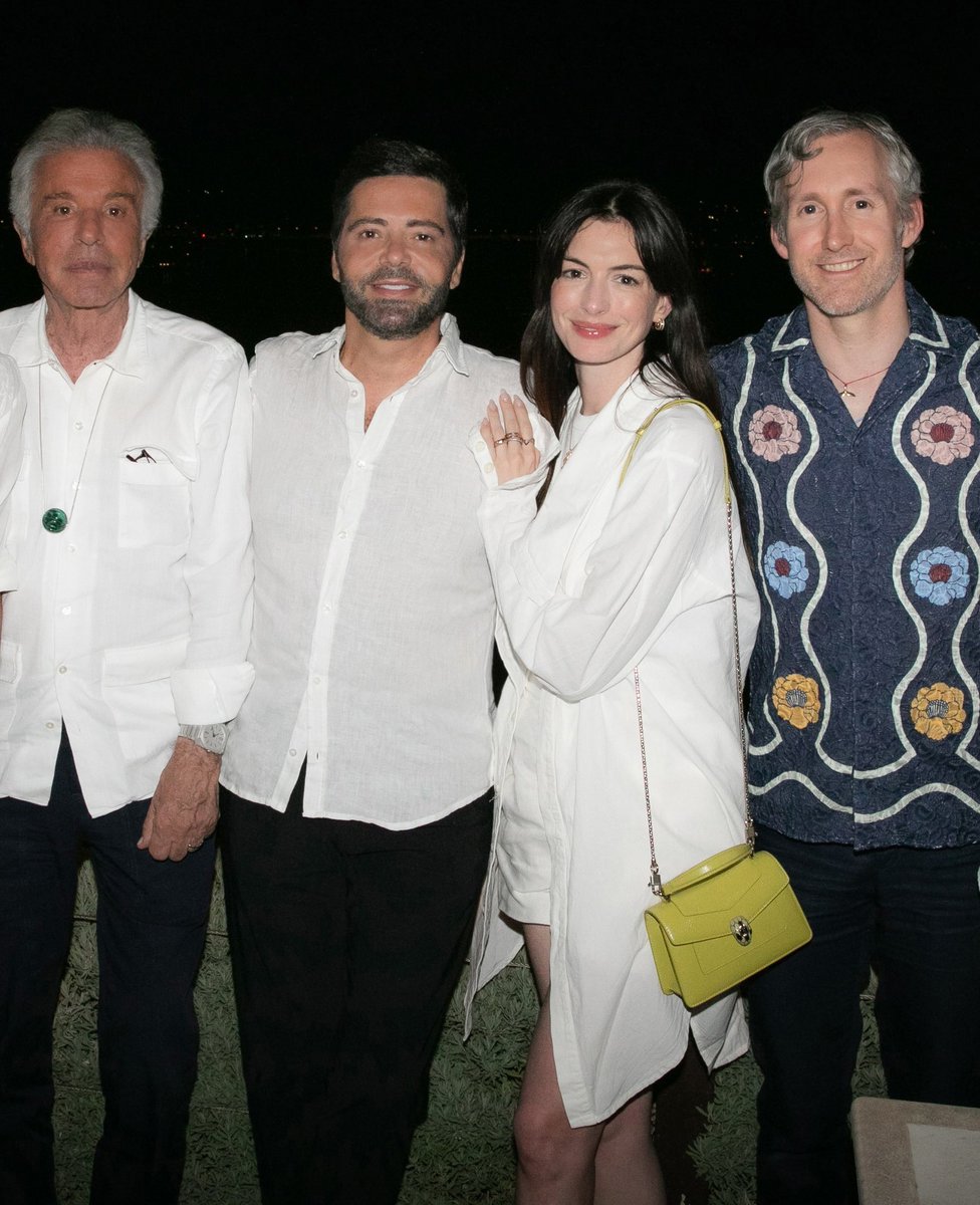 Ch_Panas's tweet photo. Last night at @IslandAthens with old and new beloved friends @GIAMMETTI @annehathawaycom @natyabascal @lukasdvorak272 #AdamShulman @ThanosLastName  #AthensRiviera #Athens #Greece #GreekSummer #AnneHathaway https://t.co/5SmJMcZ2aO