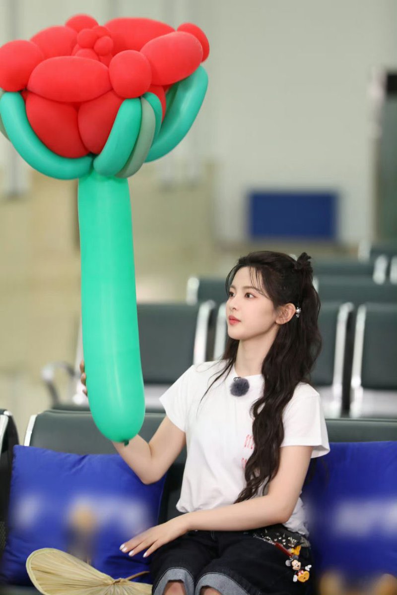 chaoyuearchive's tweet image. 240721 #YangChaoyue weibo 

chaoyue, ding yuxi, yangdi, and wang yanlin reunite for Variety #FriendsTogether S2 filming 

#是好朋友的周末