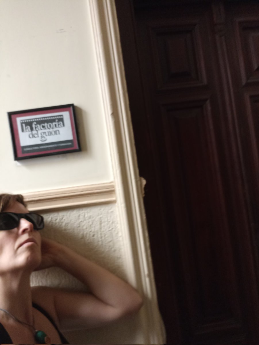 Este julio viene con nuevos aprendizajes sobre los intríngulis de las historias. Qué buena recomendación, <a href="/simonegrin/">simone negrin</a> 😉
@factoriadelguion