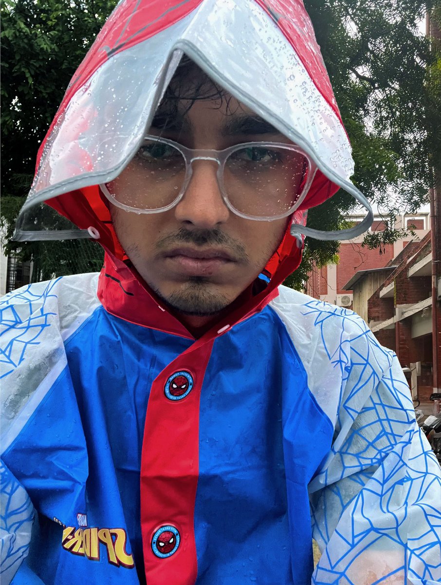 aashishsarda07's tweet photo. just dropped my friend for her tinder date and tbh baarish is only romantic for couples hum singles ke liye nahi 😭 https://t.co/tiqiG5Tdby