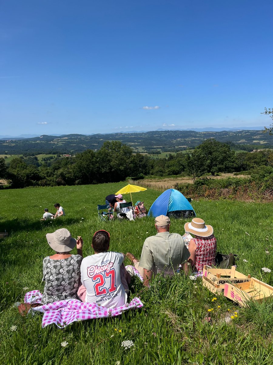 Qui Plus Est (@quiplusest) on Twitter photo Aujourd’hui et demain, l’AOP #FourmeAmbert invite épicuriens et gourmands à Ceilloux (63), sur les hauteurs du #LivradoisForez pour ses Fourm’idables pique-niques 🎉
3 chefs Toque d'#Auvergne régaleront les papilles des 150 personnes attendues, à chacun des 4 services ! Aujourd’hui et demain, l’AOP #FourmeAmbert invite épicuriens et gourmands à Ceilloux (63), sur les hauteurs du #LivradoisForez pour ses Fourm’idables pique-niques 🎉
3 chefs Toque d'#Auvergne régaleront les papilles des 150 personnes attendues, à chacun des 4 services !