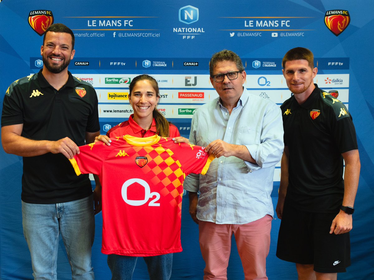 LEMANSFC's tweet photo. Un dernier renfort pour notre équipe féminine ! 

👤 𝐀𝐧𝐠𝐞́𝐥𝐢𝐪𝐮𝐞 𝐇𝐮𝐞𝐭
🔙 @US_Orleans 
👉 Latérale
🎂27 ans 

Le communiqué 👉 https://t.co/F0iUQ44Kjb

#AllezLEMANSFC 🔴🟡 https://t.co/YwvGzSSeTN